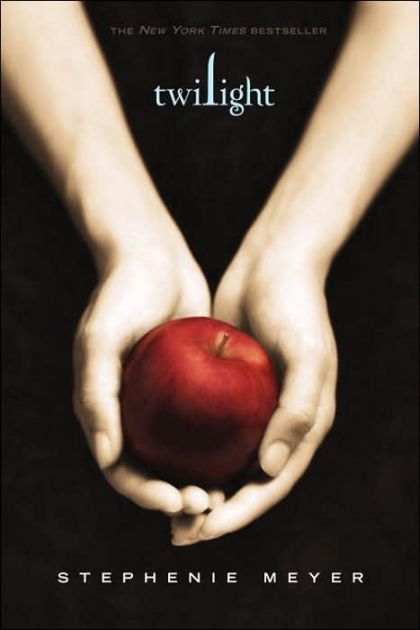 Twilight by Stephenie Meyer | PAPERBACK
